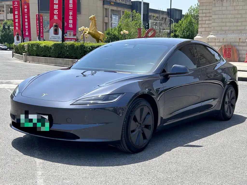Tesla Model 3 2024