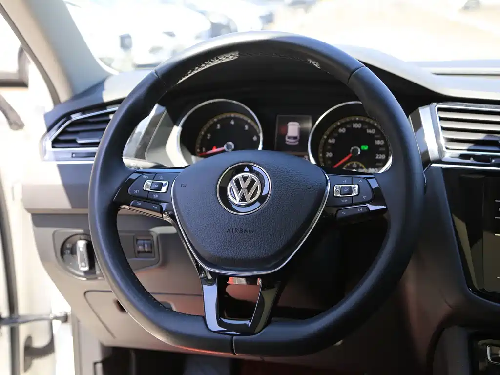 Volkswagen Tiguan L — миниатюра 5