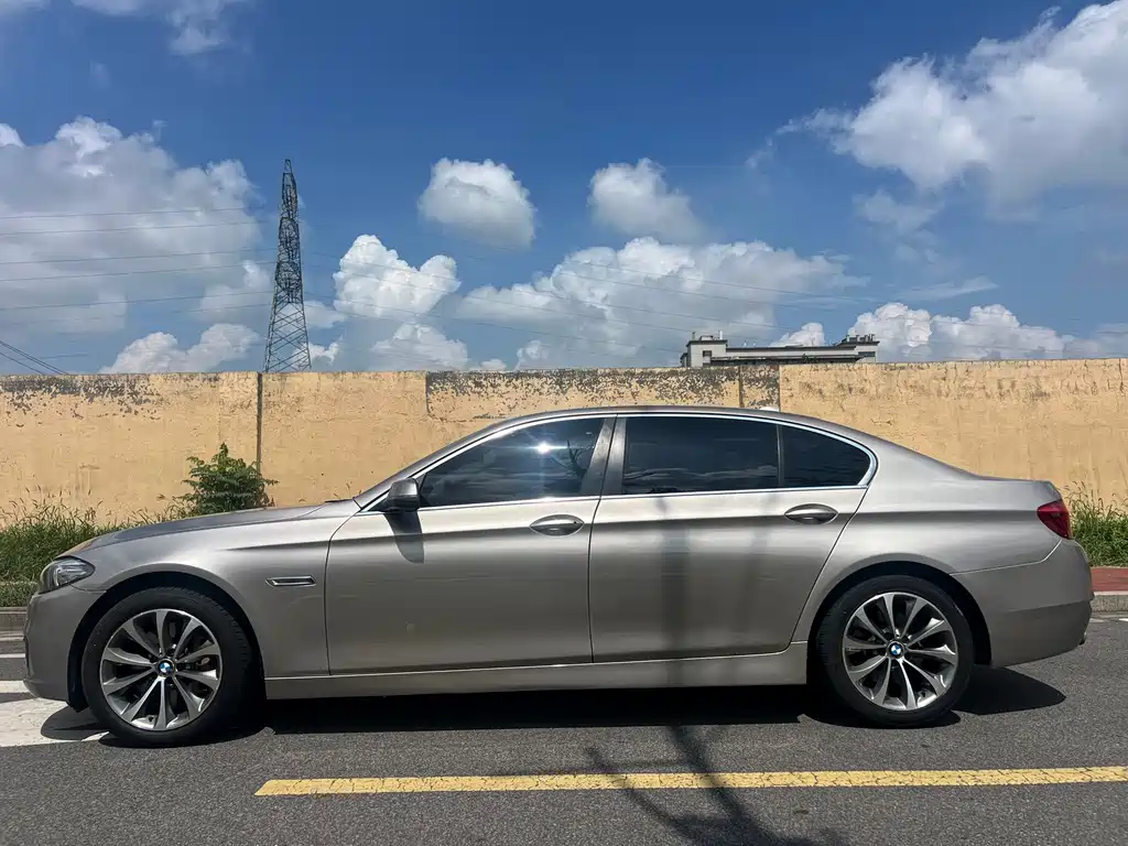 BMW 5 Series — миниатюра 7