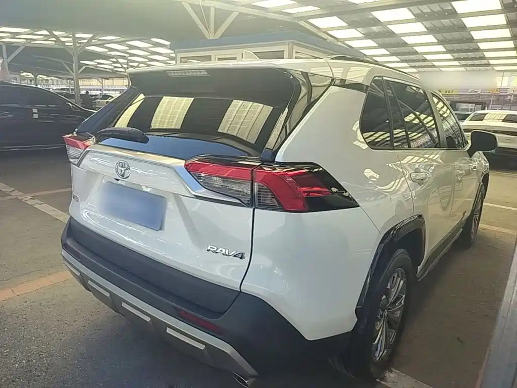 Toyota RAV4 — миниатюра 7