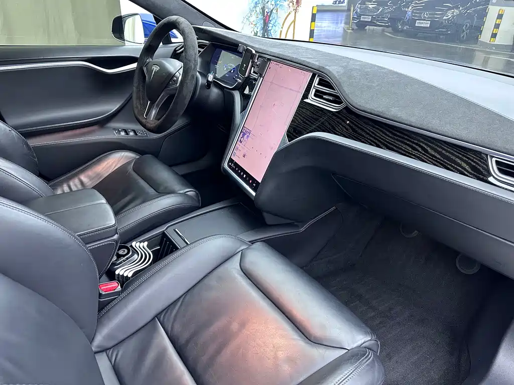 Tesla Model S — миниатюра 10