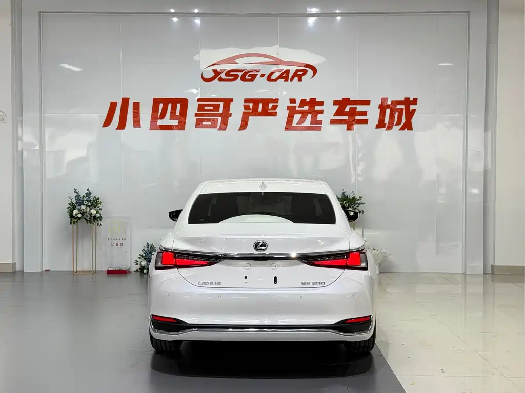 Lexus ES 2021 200