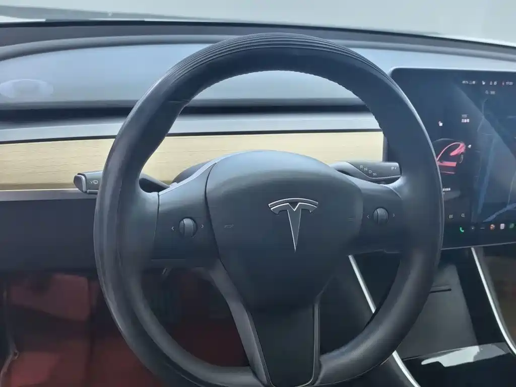 Tesla Model 3 — миниатюра 7