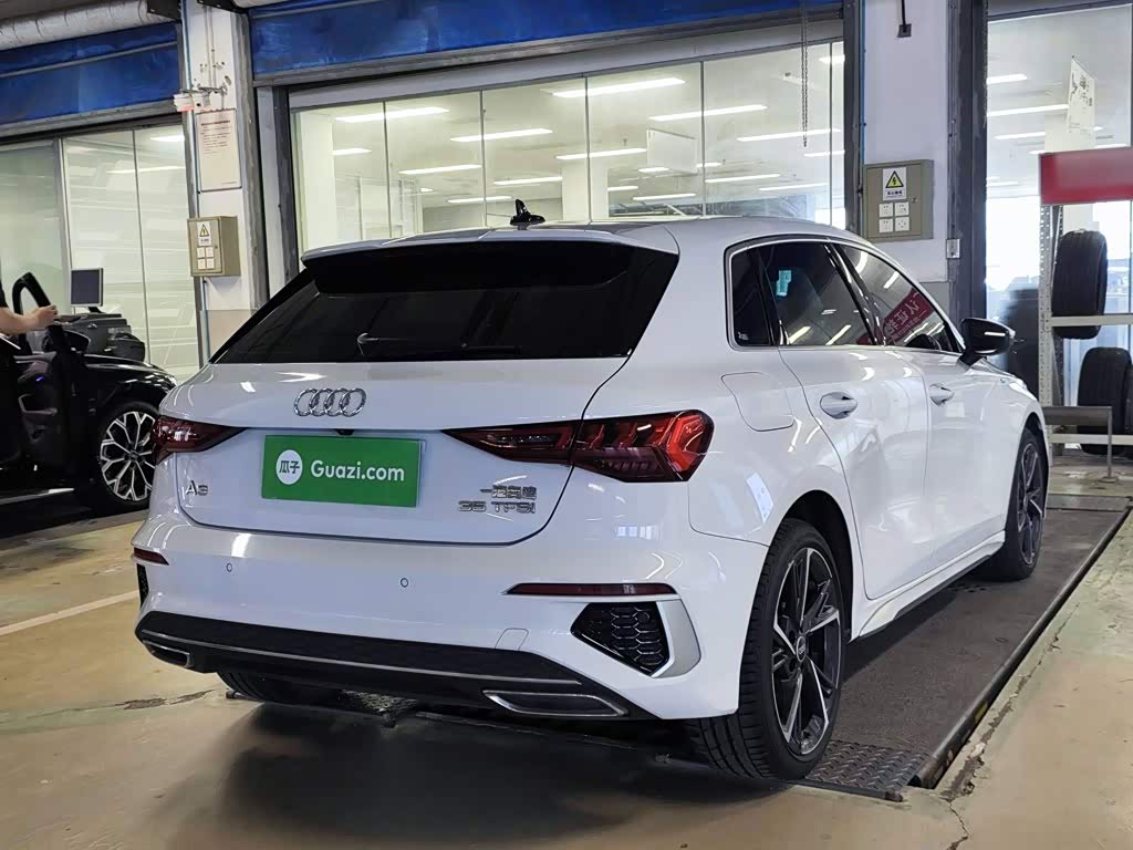 Audi A3 1.4 л 2023 г. Белый, пробег 27300 км