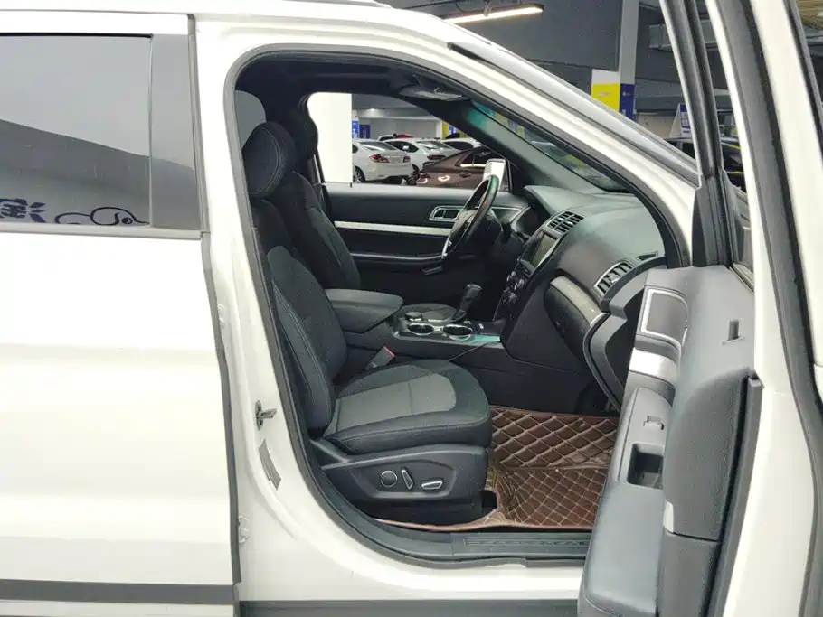 Ford Explorer (Import) — миниатюра 8