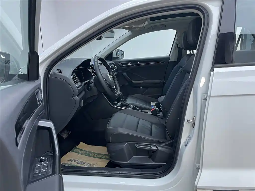 VOLKSWAGEN T ROC EXPLORING SONGS