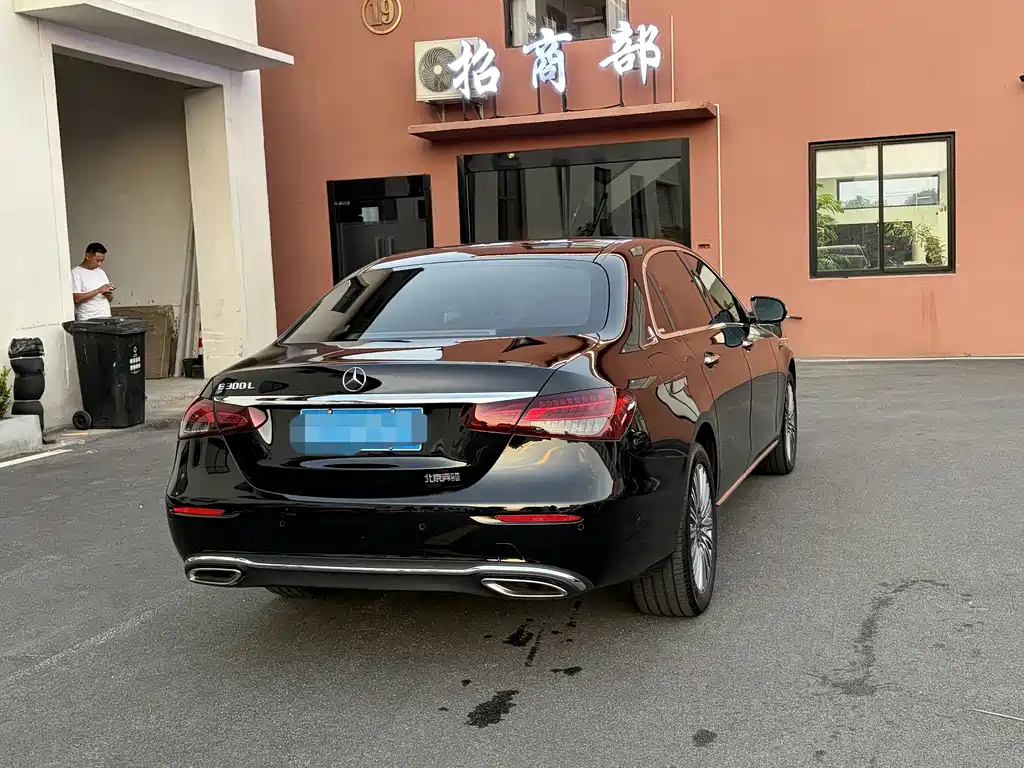 Mercedes-Benz E-Class — миниатюра 9