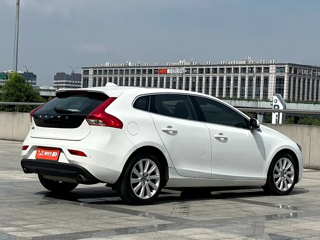 Volvo V40 — миниатюра 5