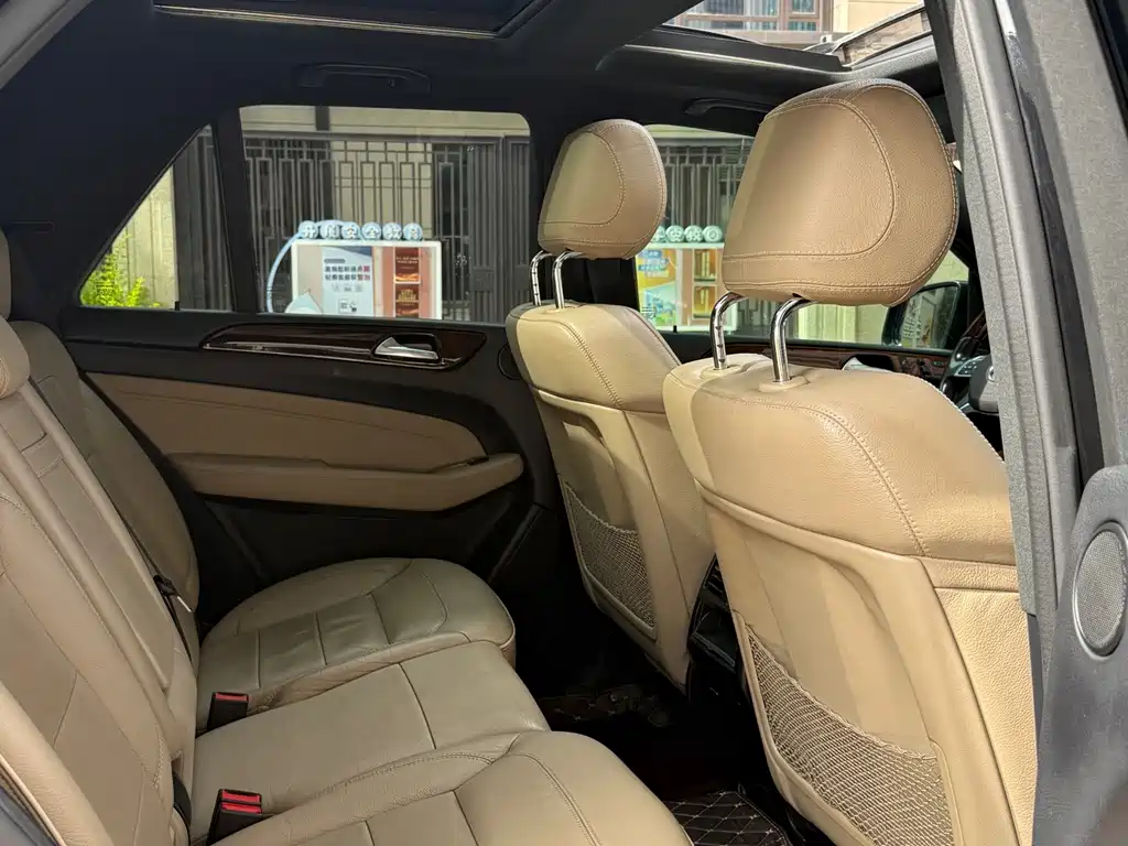 Mercedes-Benz M-Class — миниатюра 11
