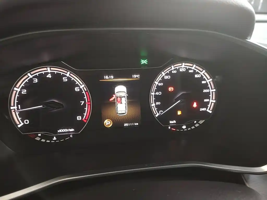 Geely Binyue — миниатюра 12