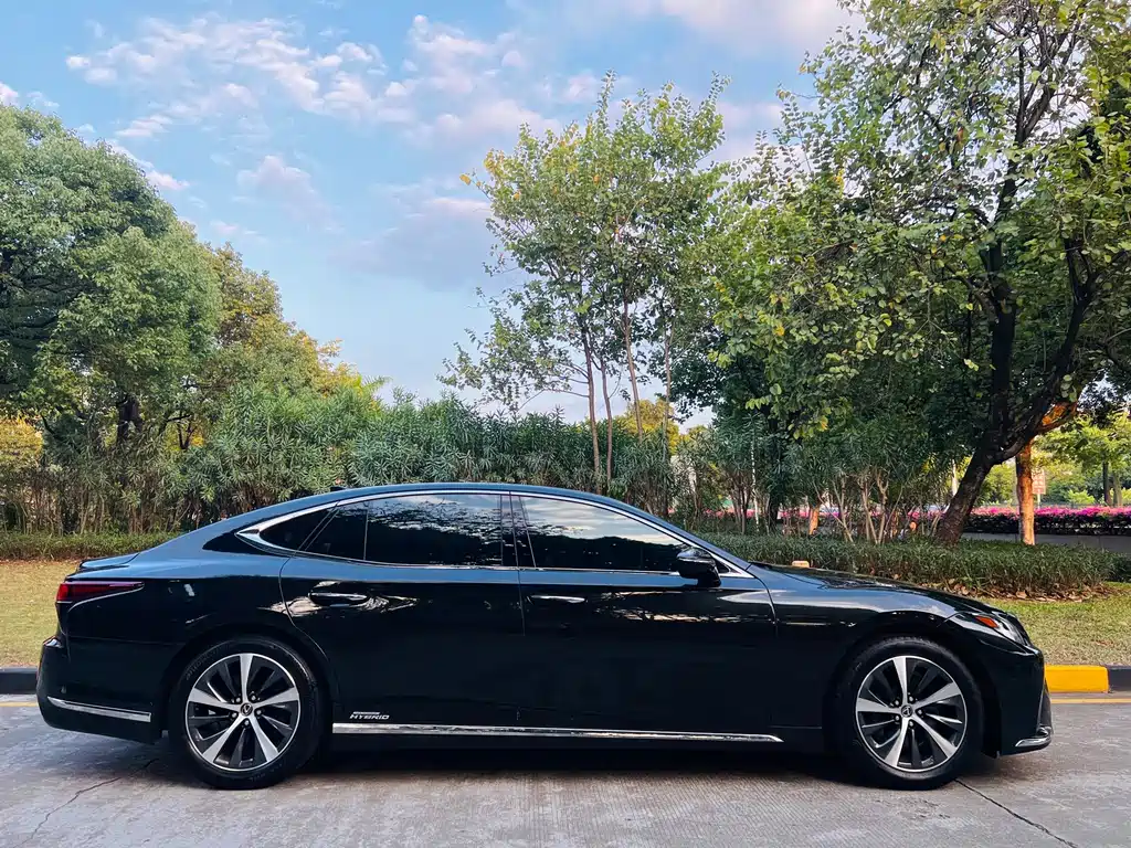 Lexus LS — миниатюра 7
