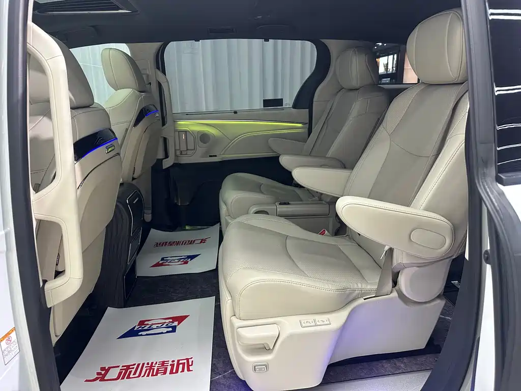 Toyota Sienna — миниатюра 9