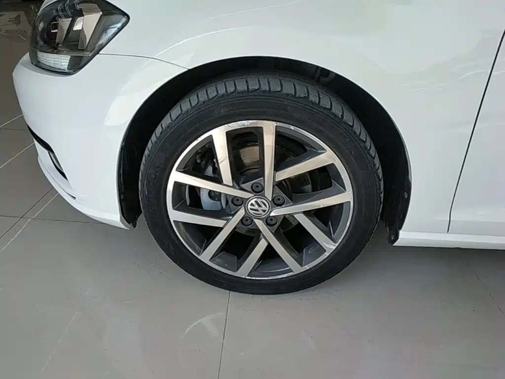 Volkswagen Golf — миниатюра 23