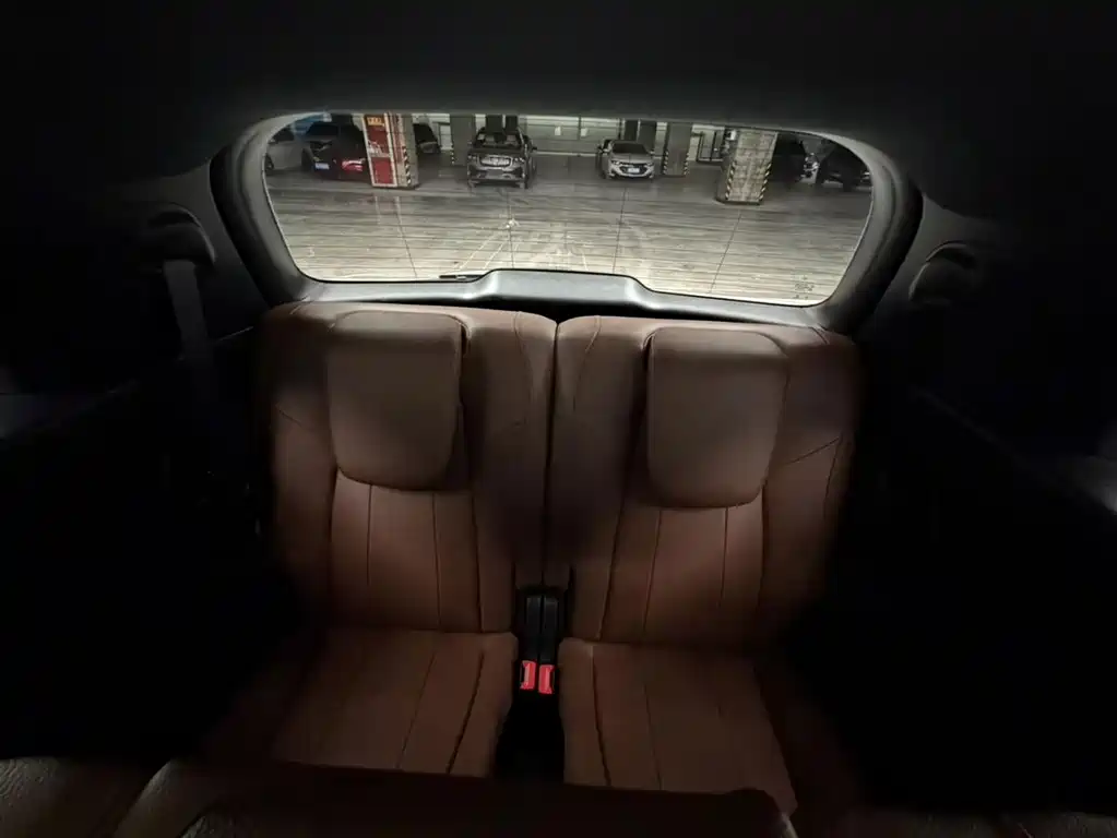 Mercedes-Benz GLB — миниатюра 12
