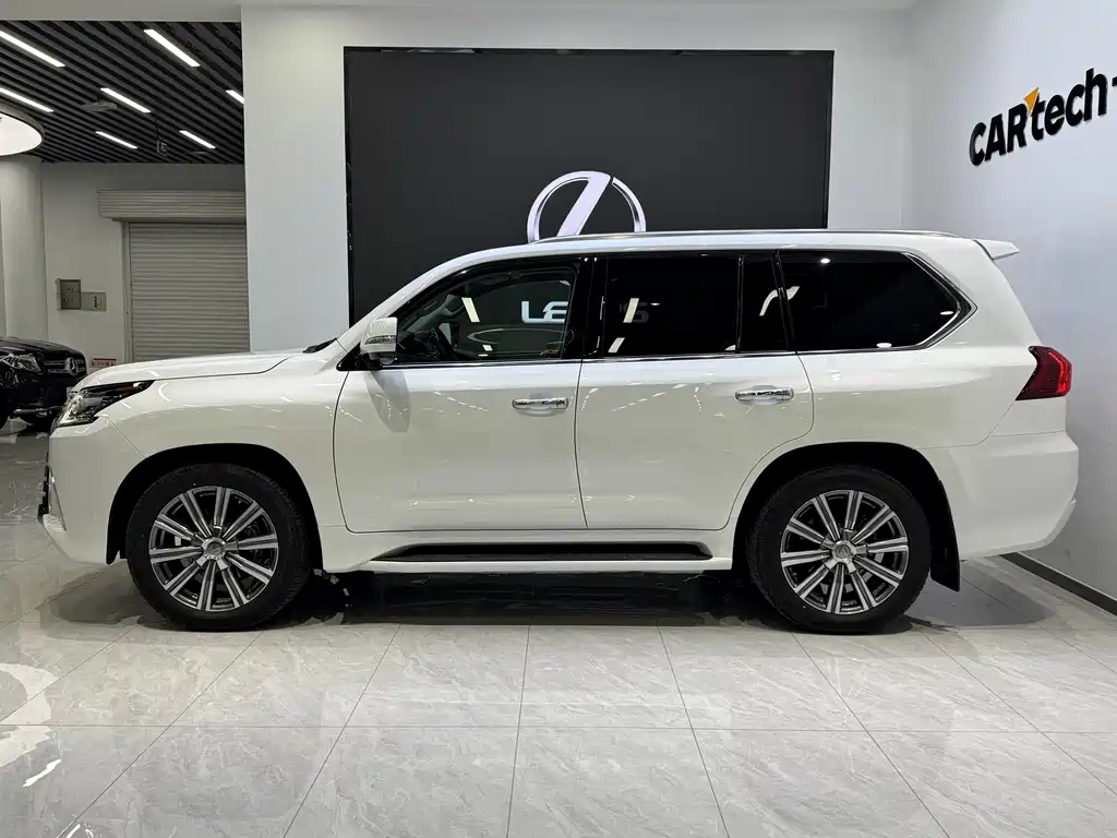 Lexus LX — миниатюра 10