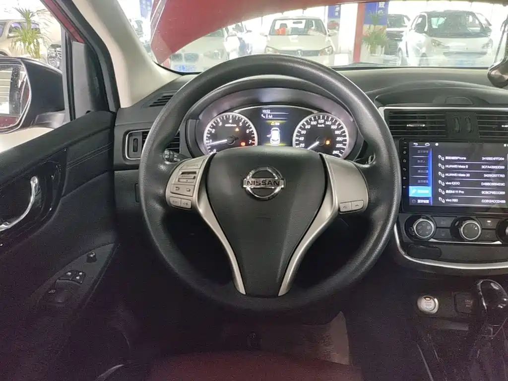 Nissan Tiida — миниатюра 11