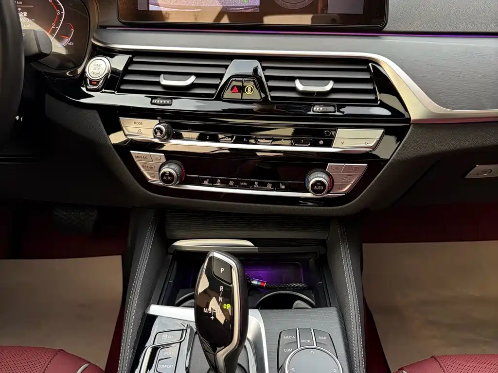 BMW 5 Series — миниатюра 12