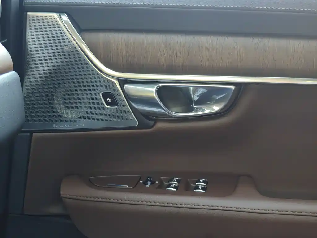 VOLVO S90 PLUG IN HYBRID