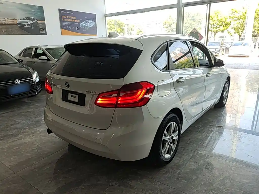 BMW 2 Series Active Tourer — миниатюра 7