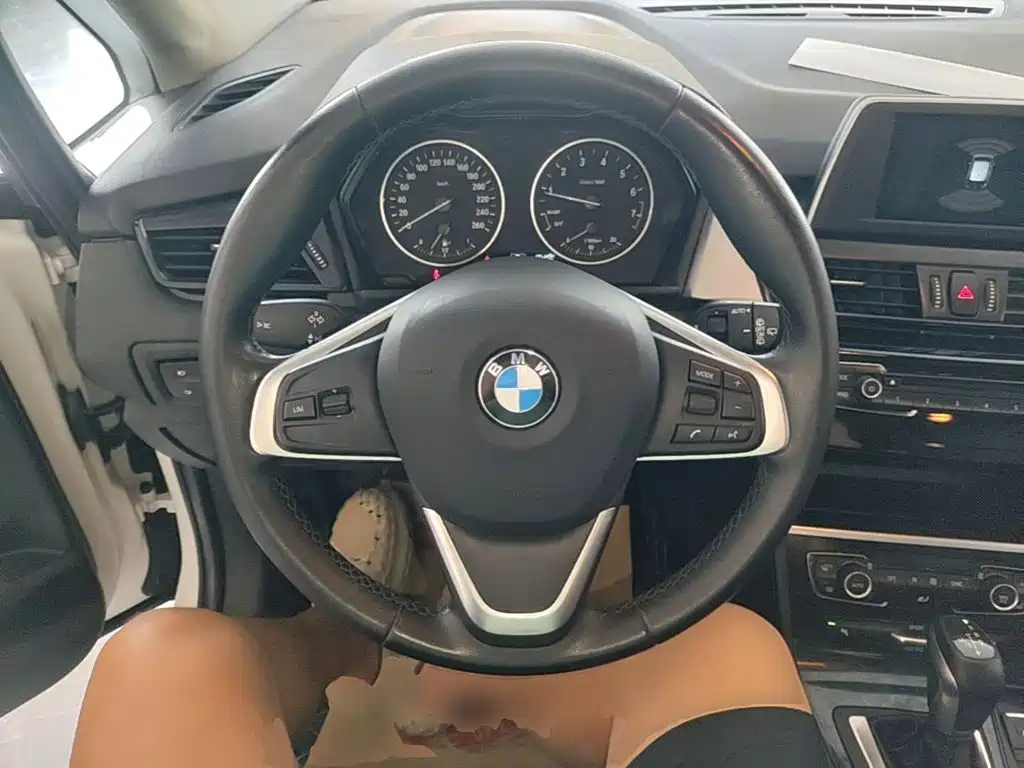 BMW 2 Series Active Tourer — миниатюра 11