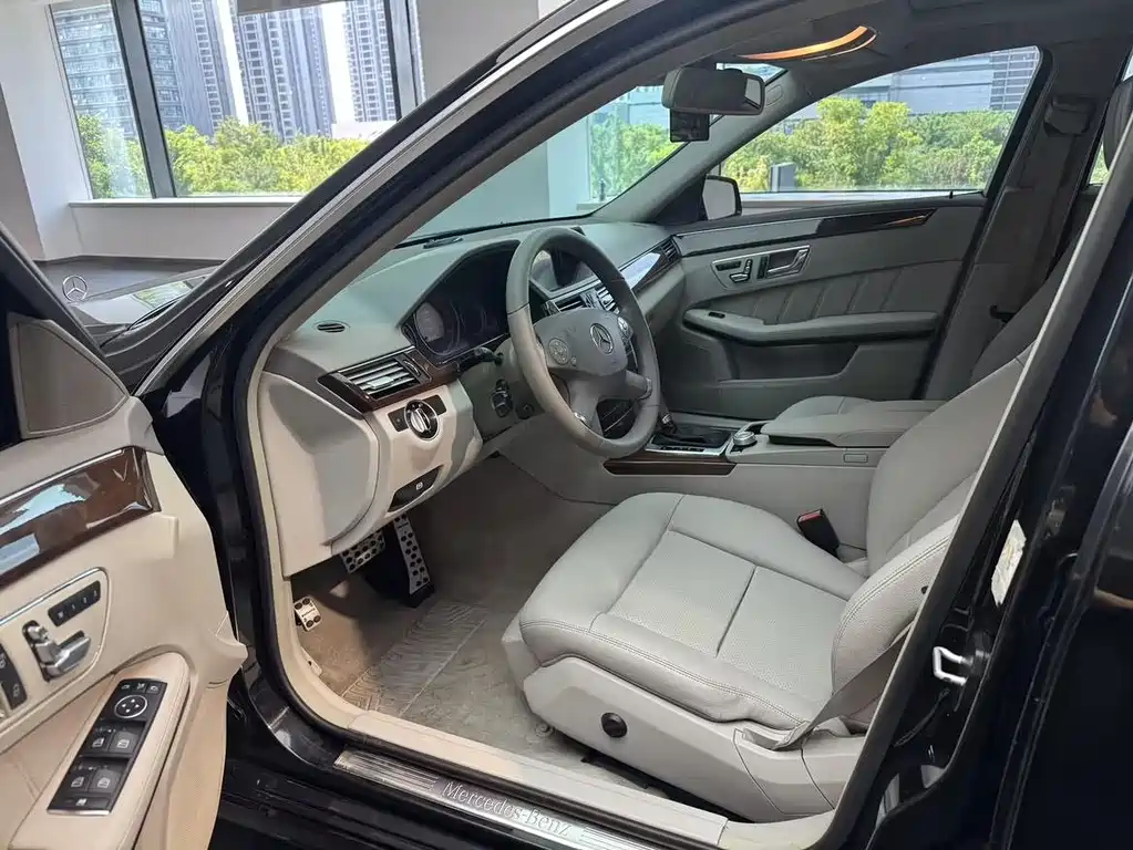Mercedes-Benz E-Class — миниатюра 3