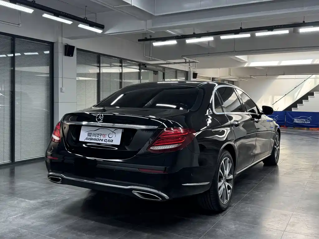Mercedes-Benz E-Class — миниатюра 7