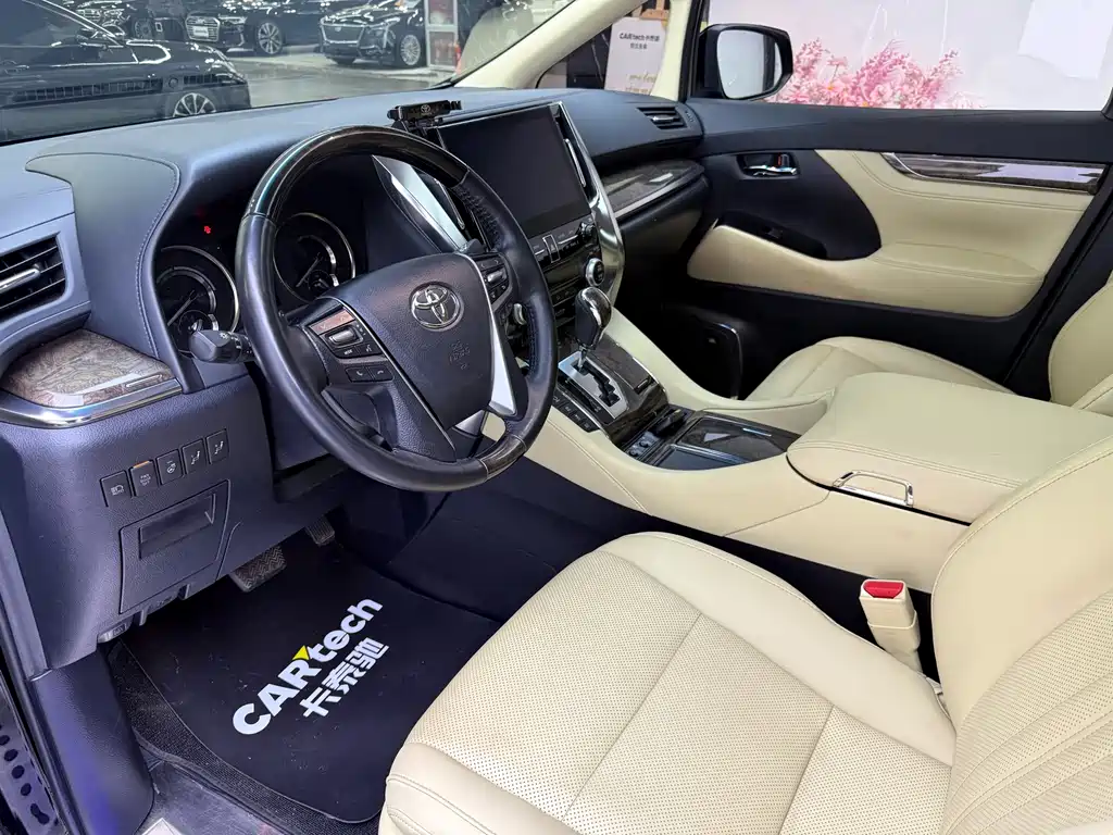 Toyota Vellfire — миниатюра 12
