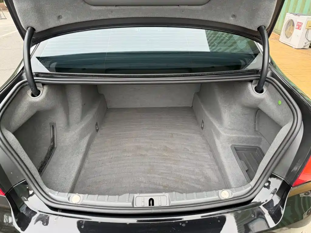 BMW 7 Series — миниатюра 10