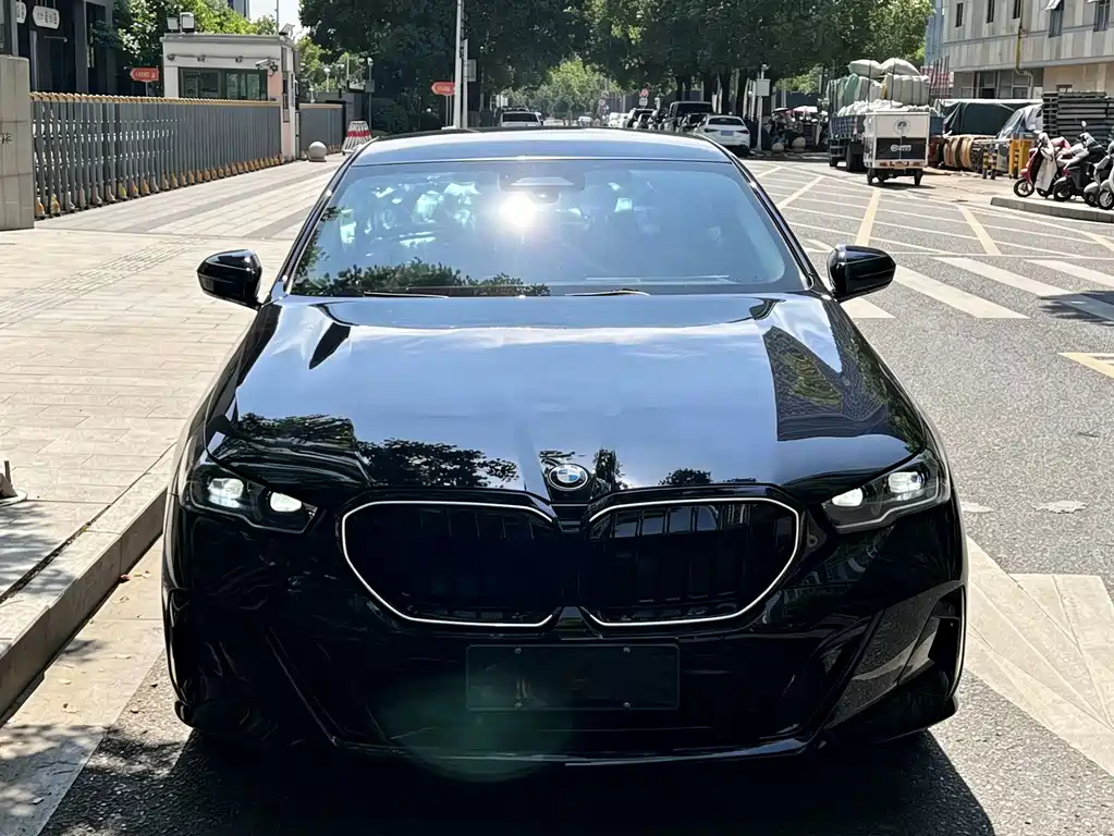 BMW 5 Series — миниатюра 2