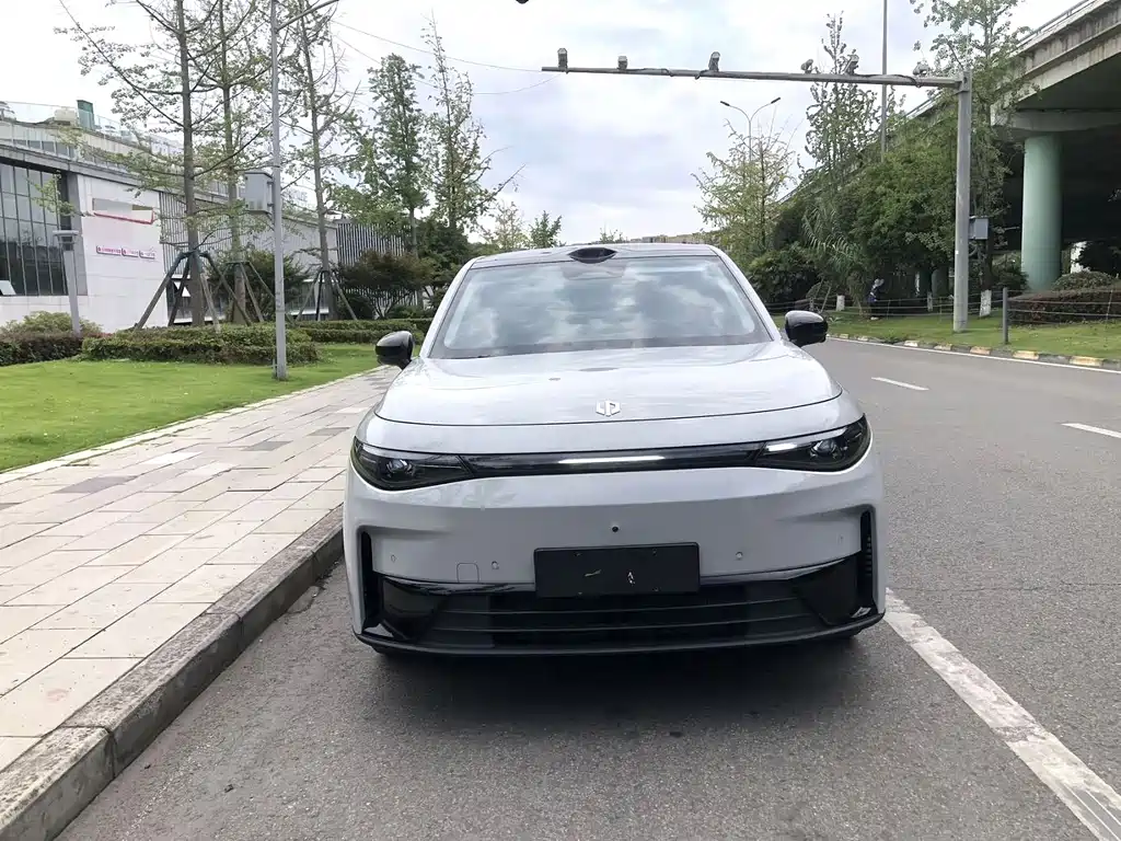 Leapmotor Leapmotor C10 — миниатюра 2