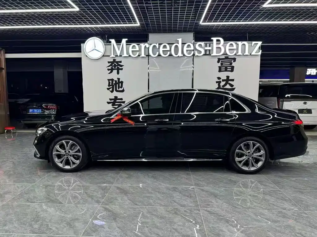 Mercedes-Benz E-Class — миниатюра 7