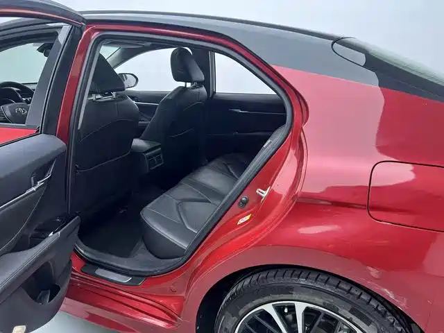 Toyota Camry — миниатюра 8