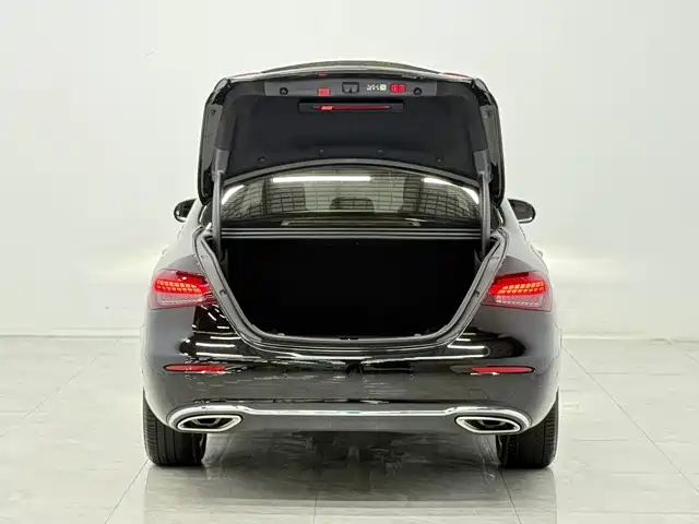 Mercedes-Benz E-Class — миниатюра 11