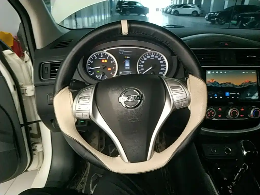 Nissan Tiida — миниатюра 11