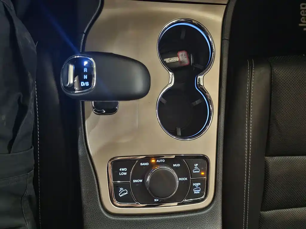 Jeep Grand Cherokee (Import) — миниатюра 10