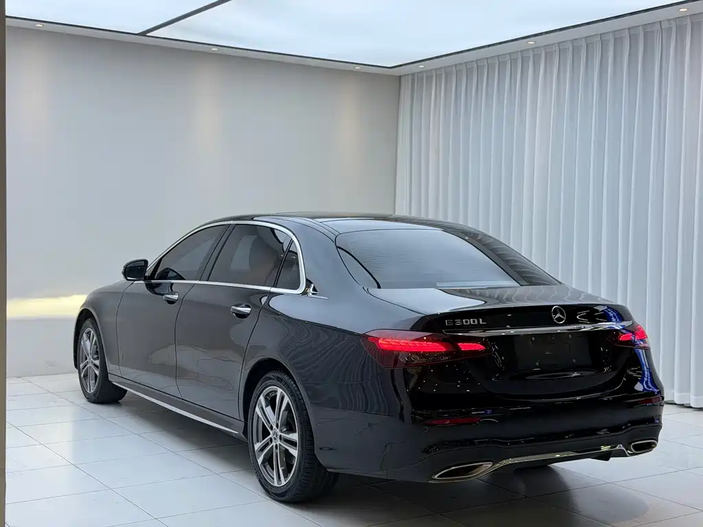 Mercedes-Benz E-Class — миниатюра 6