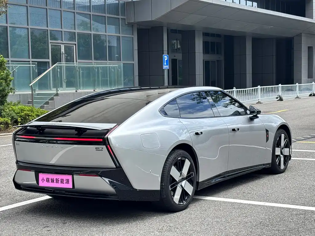 XPeng P7 — миниатюра 18