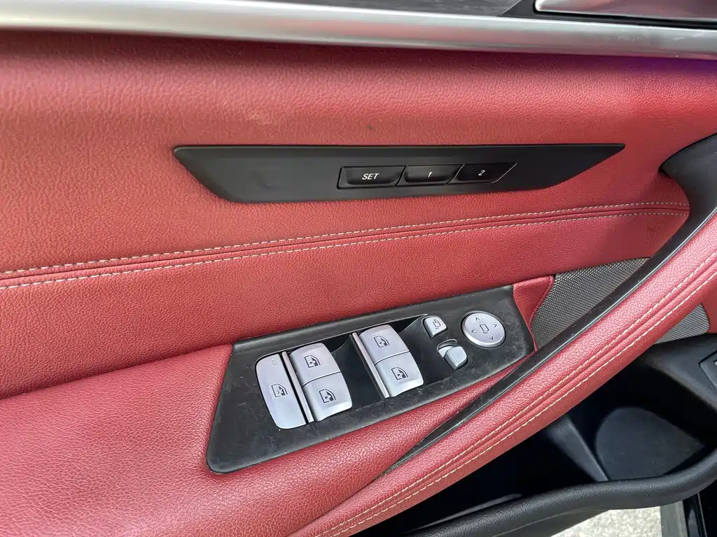 BMW 5 Series — миниатюра 4