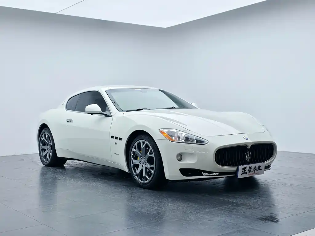 Maserati GranTurismo 4.2L Standard Edition, фото 2