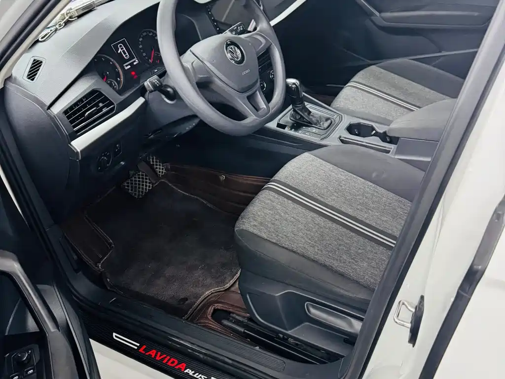 Volkswagen Lavida — миниатюра 7