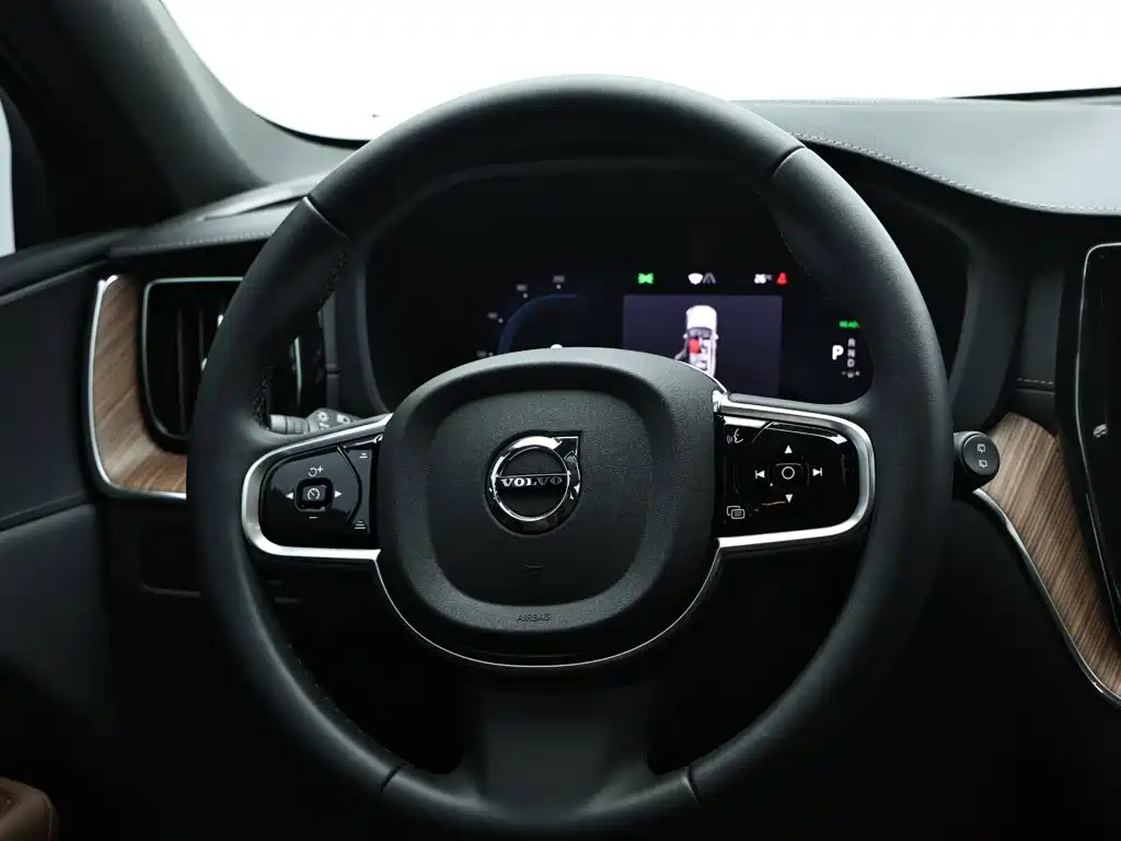 Volvo XC60 PHEV — миниатюра 14