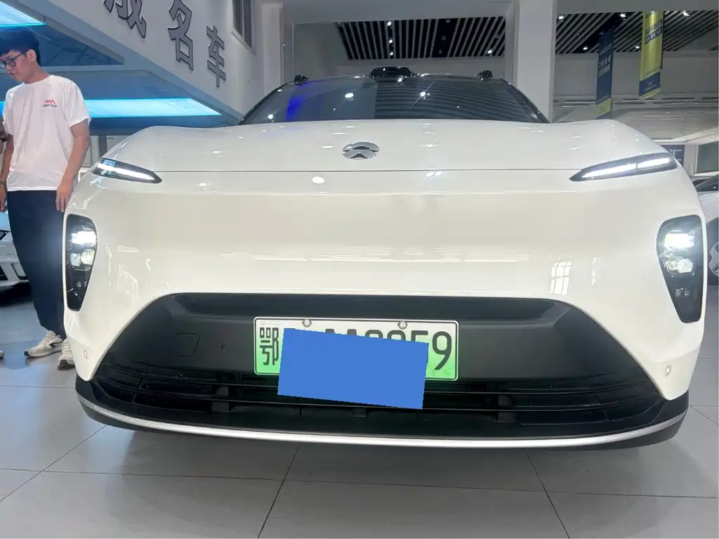 NIO ES8