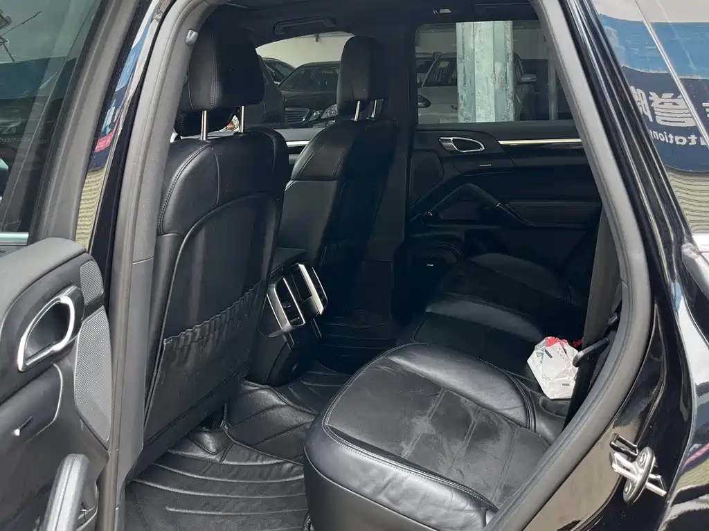Porsche Cayenne — миниатюра 9