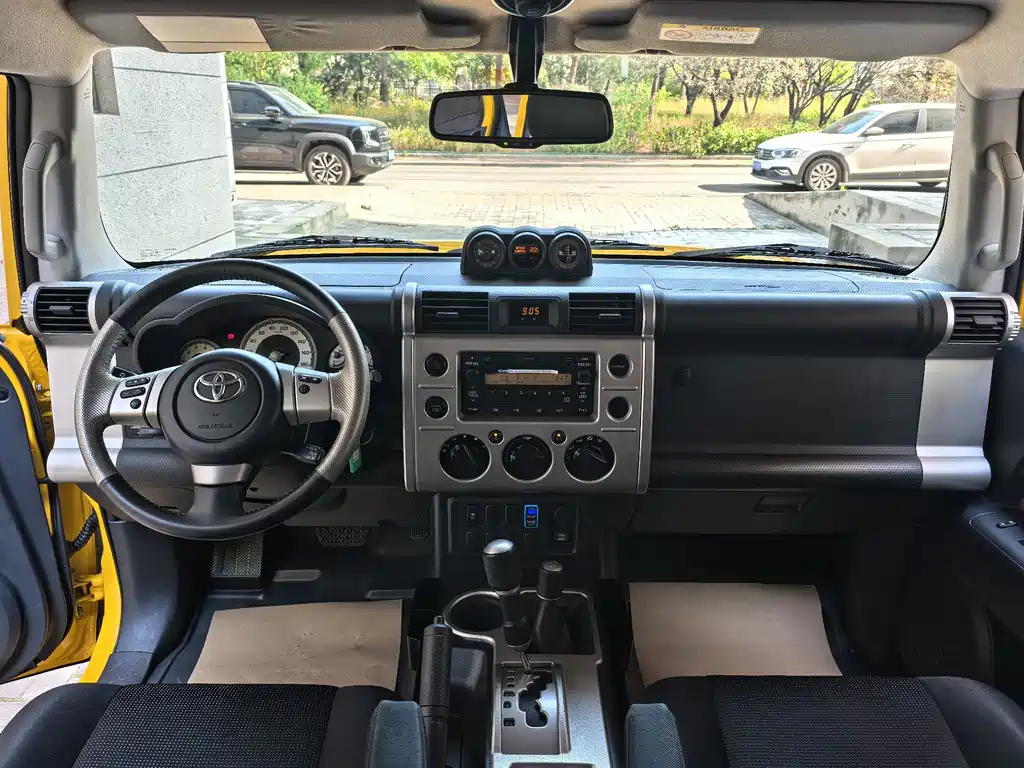 Toyota FJ Cruiser — миниатюра 13