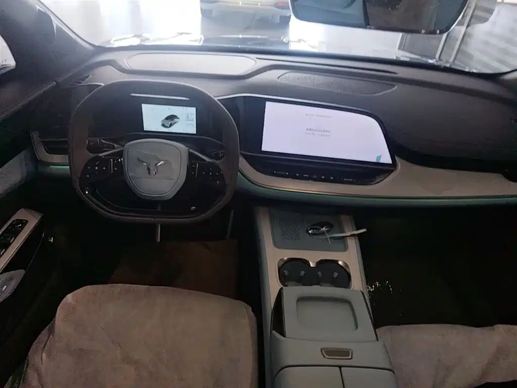Hongqi 08 2025 605