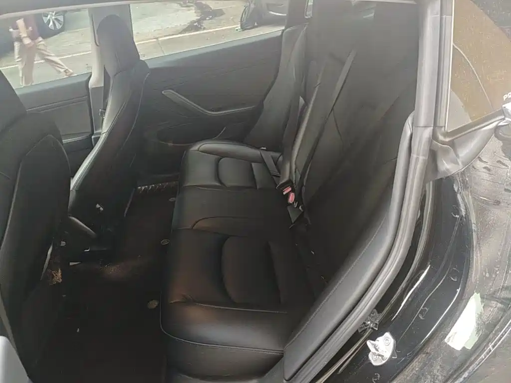 Tesla Model 3 — миниатюра 17
