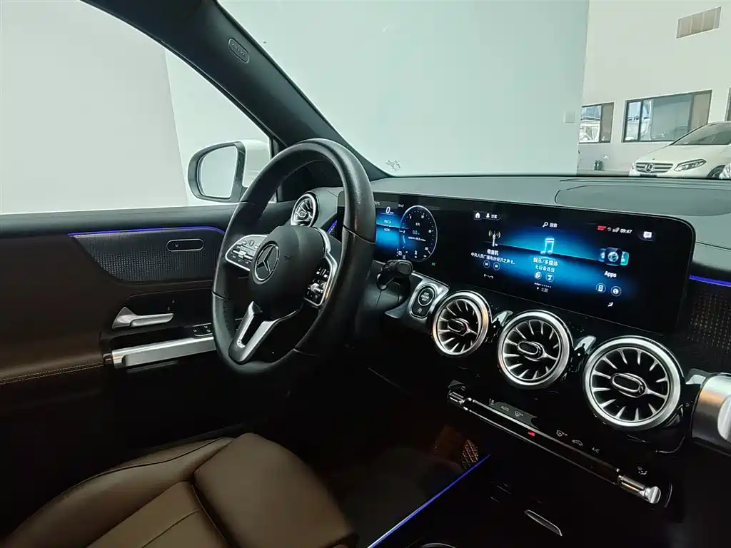 Mercedes-Benz GLB — миниатюра 11