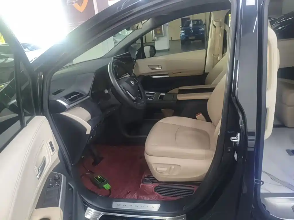 Toyota Granvia — миниатюра 15
