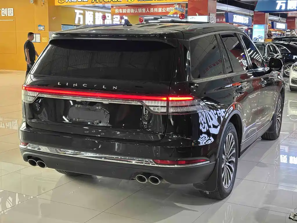 Lincoln Aviator — миниатюра 23