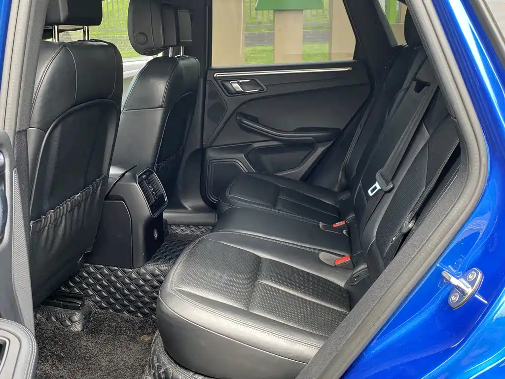 Porsche Macan — миниатюра 13